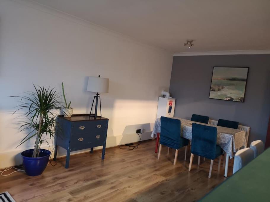 2 Bed Flat, Bounds Green, Piccadilly Line, London N11 المظهر الخارجي الصورة