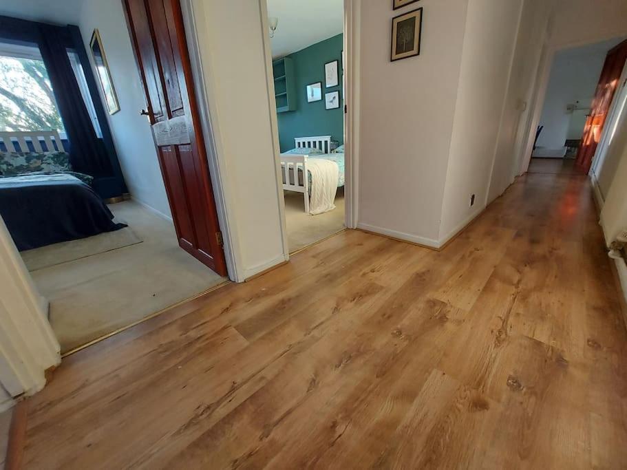 2 Bed Flat, Bounds Green, Piccadilly Line, London N11 المظهر الخارجي الصورة