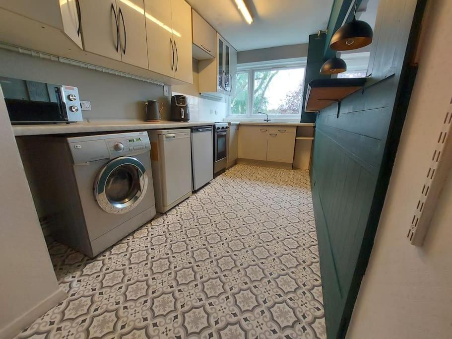 2 Bed Flat, Bounds Green, Piccadilly Line, London N11 المظهر الخارجي الصورة