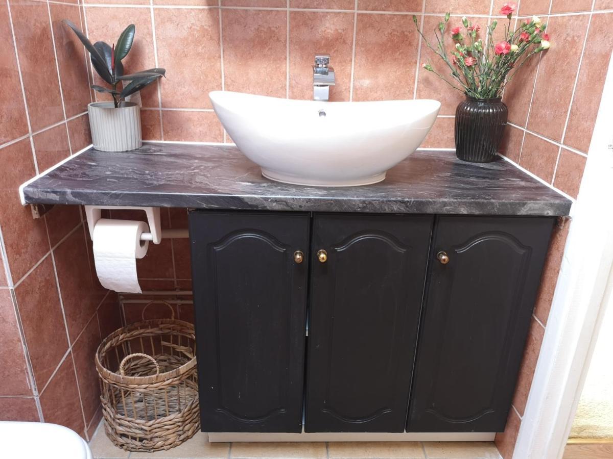 2 Bed Flat, Bounds Green, Piccadilly Line, London N11 المظهر الخارجي الصورة